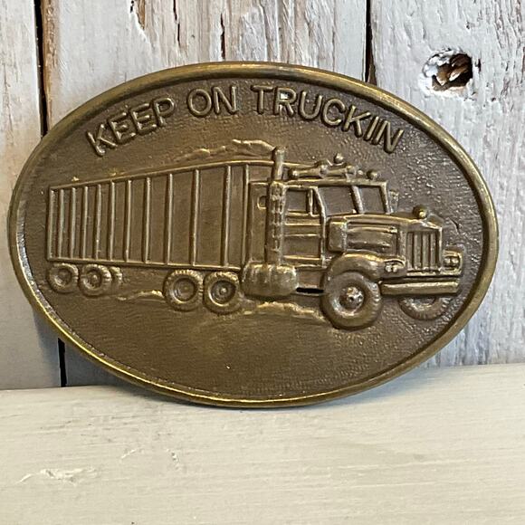 Vintage Keep On Truckin Belt Buckle Tractor Trailer Semi Transportation - Picture 1 of 5